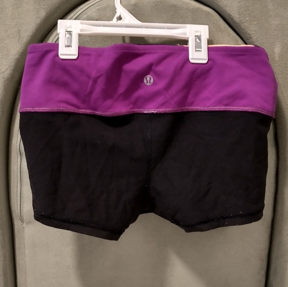 Lululemon Shorts (Reversible) - Size 6 - Picture 2 of 3